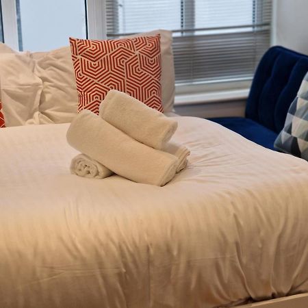 Lovely 1-Bed Apartment In Londres Extérieur photo