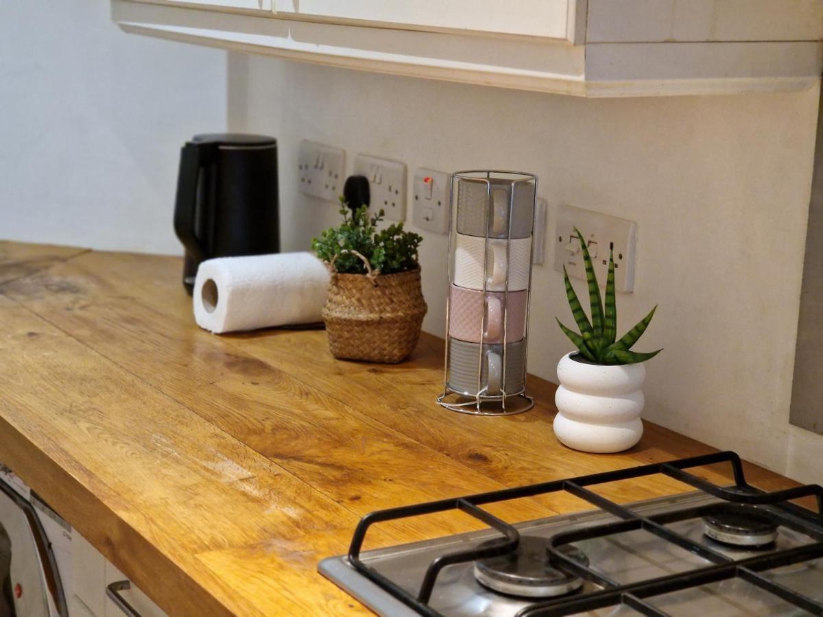 Lovely 1-Bed Apartment In Londres Extérieur photo